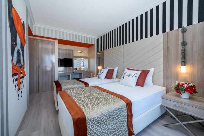 Ana Bina Family Kara Manzaralı Oda