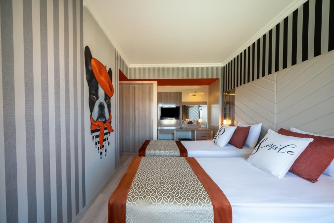 Ana Bina Family Kara Manzaralı Oda