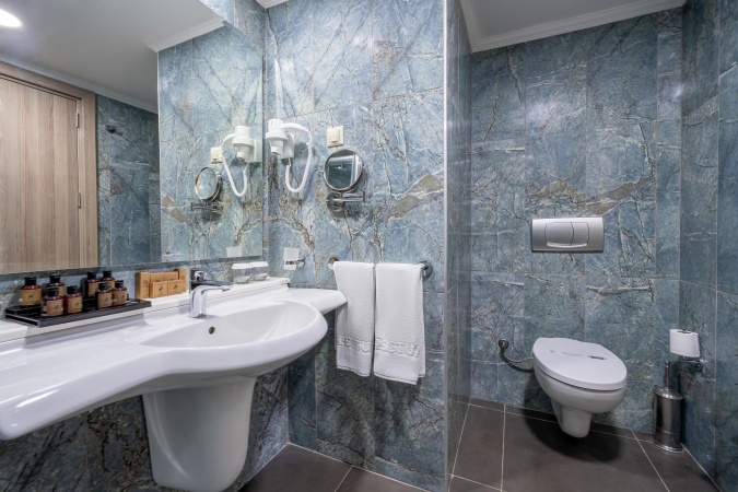 Ana Bina Family Kara Manzaralı Oda