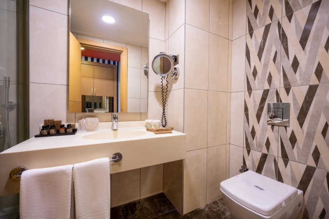 Göl Evleri Swim Up Aile Odası