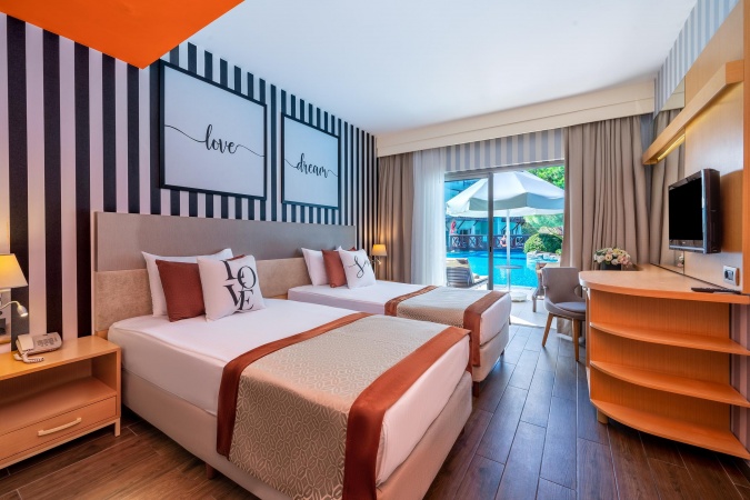 Göl Evleri Swim Up Oda